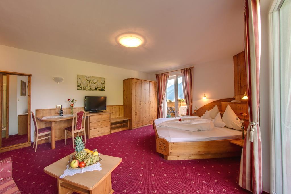 Pension Verdinserhoehe Schenna Room photo
