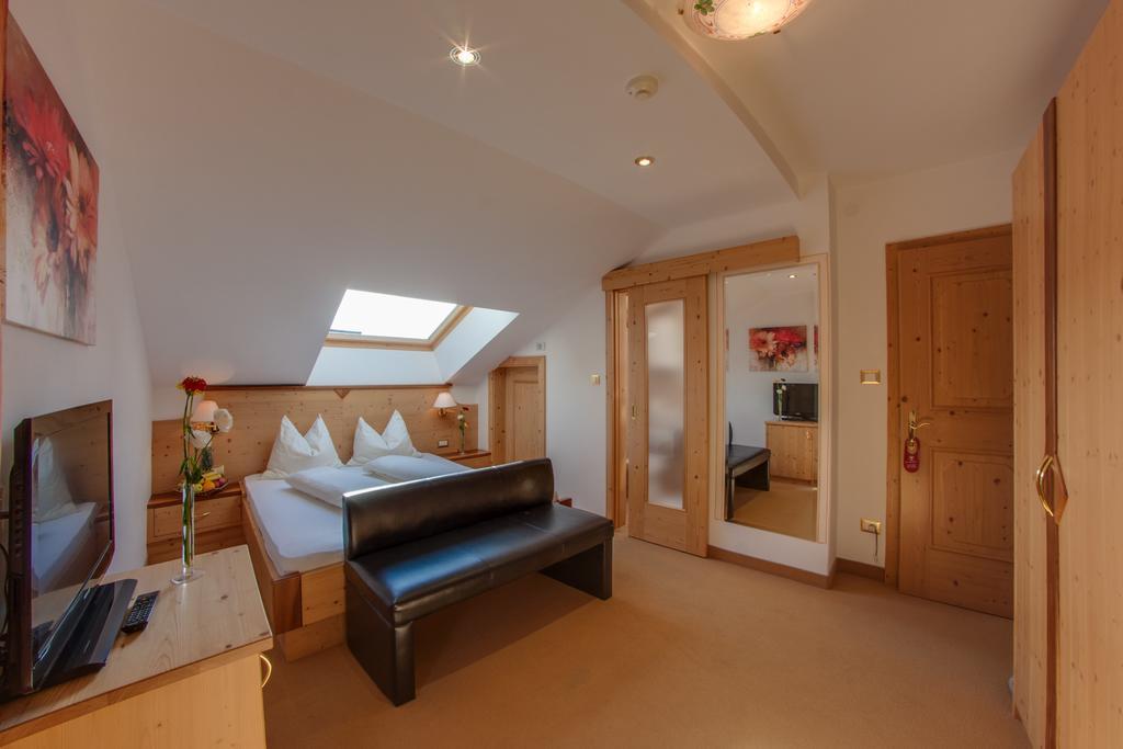 Pension Verdinserhoehe Schenna Room photo